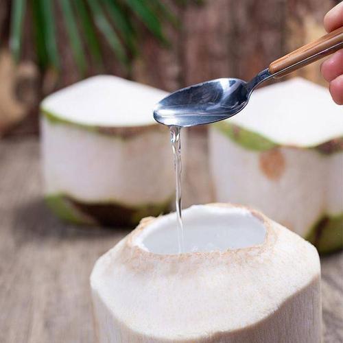 椰子水，椰子水含糖量高吗？